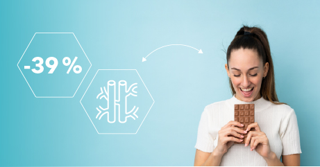 Smaidīga sieviete turot rokās šokolādi zin kā var pārbaudīt glikēto hemoglobīnu ar atlaidi 39%